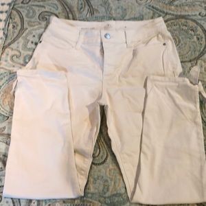 St. John’s Bay White Stretch Capris, Sz 8, NWOT
